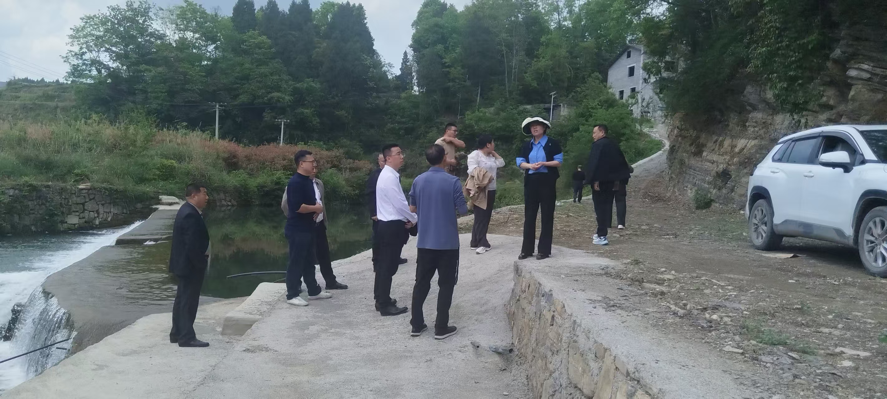 喇叭镇领导深入乐声村考察“乐声生态渔村水世界”项目